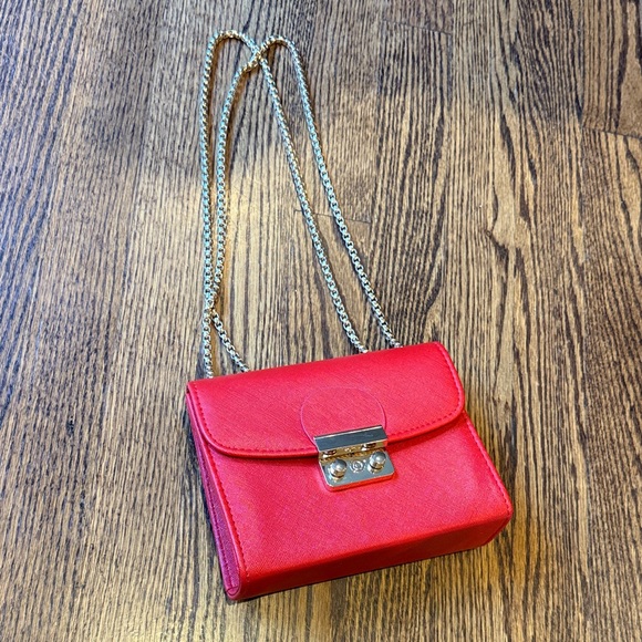 B13 Dasein Women’s Chic Red Crossbody Bag with Chain Strap - Picture 1 of 9